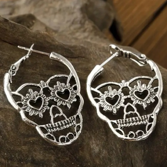 ✨Betsey Johnson Silver Sugar Skull Earrings - Picture 5 of 5